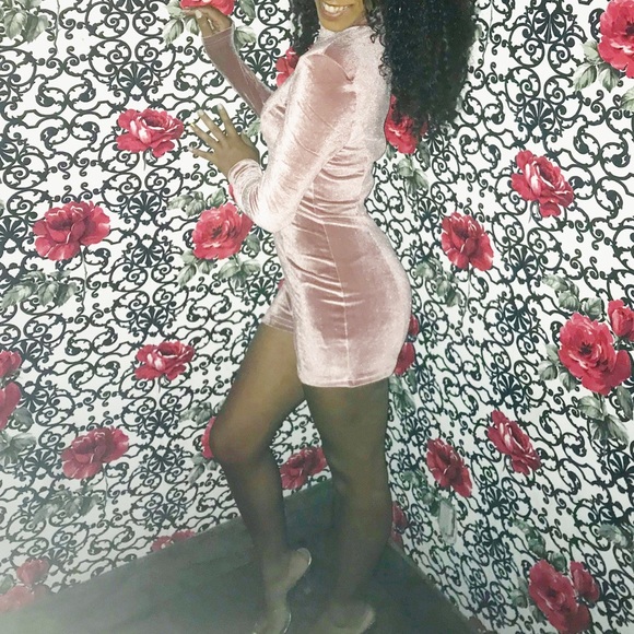 Pink velvet romper - Picture 2 of 4